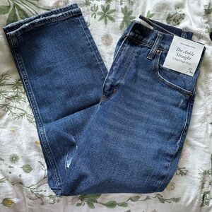 BNWT Abercrombie Ultra High Rise Ankle Straight Jeans